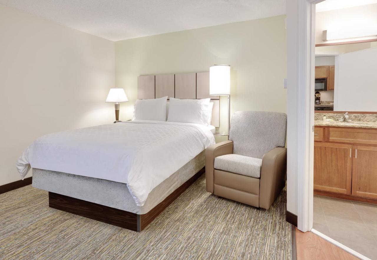 Studio Suite One Queen Bed Access Transfer Shower Non-Smoking,1281133429:JPEG